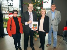 Frankenburg spendet Christbaum f&uuml;rs Finanzamt am Freitag, 11. Dezember 2015