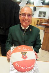 Obmann Kons Erwin Hofbauer pr&auml;sentierte 50 Jahre Heimatverein Frankenburg (Foto: Peter Treibenreif) am Montag,  2. Mai 2016