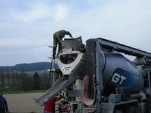 Unterst&uuml;tzung f&uuml;r einen Betonmischwagen am Mittwoch,  4. April 2012