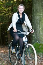 Die einzige Waffenraderin auf ihrem original Steyr Waffenrad am G&ouml;blberg (Foto: Florian Huber) am Montag, 30. September 2013