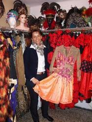 M&auml;nner in Bundesheer-Uniformen und sexy Army-Girls sind Kost&uuml;mhits 2013 am Mittwoch,  6. Februar 2013