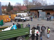 Nach der Flurreinigung beim Altstoffsammelzentrum am Donnerstag, 18. April 2013
