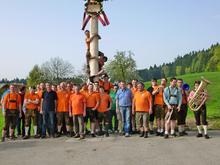 Maibaum stellen am Mittwoch,  1. Mai 2013