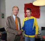 Brunsteiner gratuliert Binder zu Gold am Donnerstag,  3. Juli 2014, Copyright siehe www.meinbezirk.at