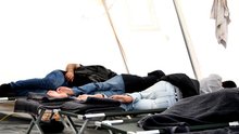 Zelt-Fl&uuml;chtlinge k&ouml;nnen sofort in feste Unterk&uuml;nfte am Donnerstag, 21. Mai 2015