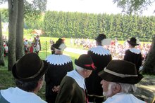 Fotos (von Wilhelm Frickh): Auff&uuml;hrung des W&uuml;rfelspiels am Haushamerfeld am Freitag, 19. Juni 2015