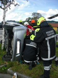 Verkehrsunfall eingeklemmte Person am Dienstag, 14. Juni 2016