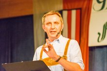 Mit Witz führte Alexander Schmid durchs Programm, Foto: Preuner Wirt am Montag, 23. Januar 2017