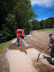 Aufr&auml;umarbeiten nach Unwetter am Donnerstag,  9. August 2018